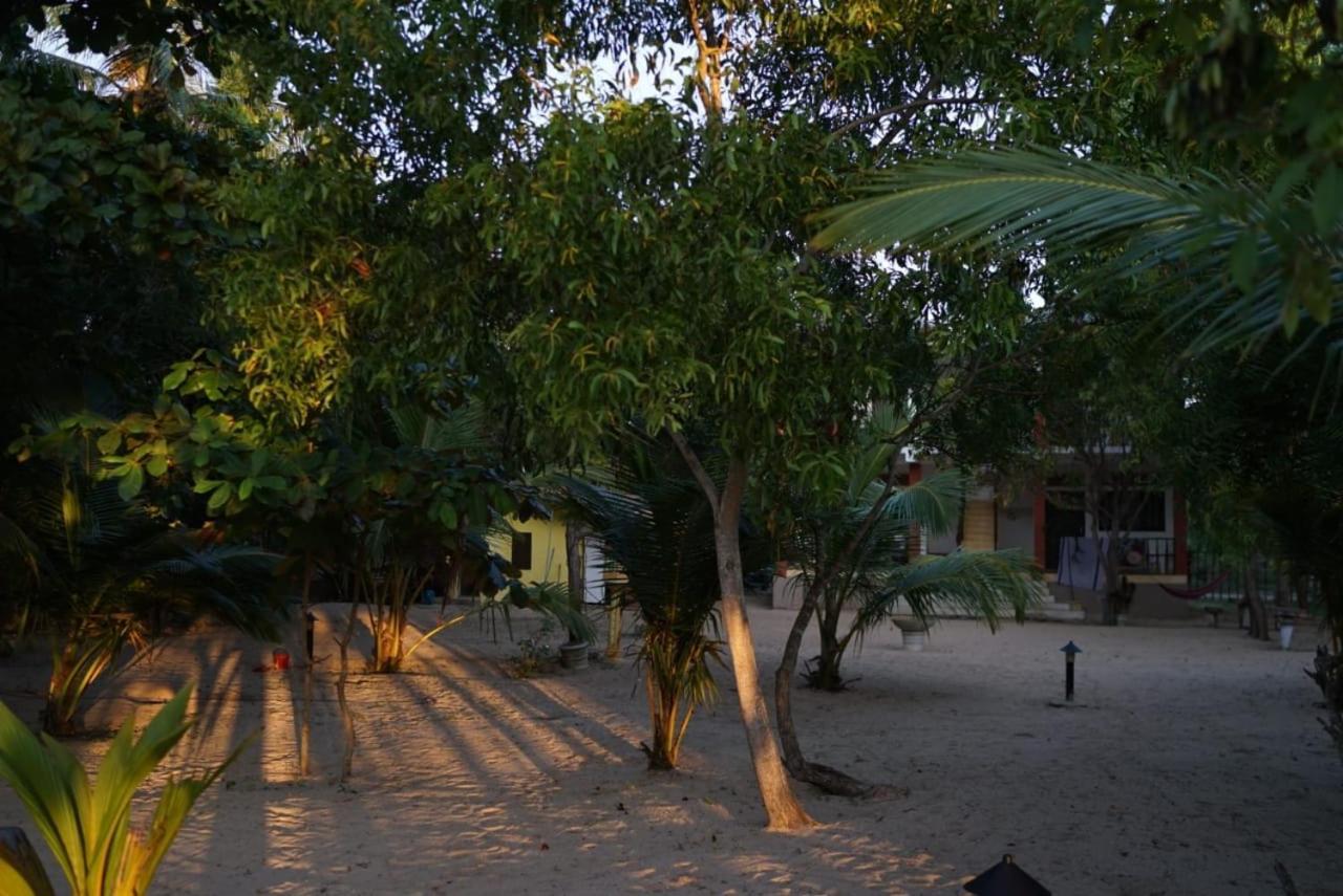 Aloha Beach Resort Tangalle Eksteriør bilde