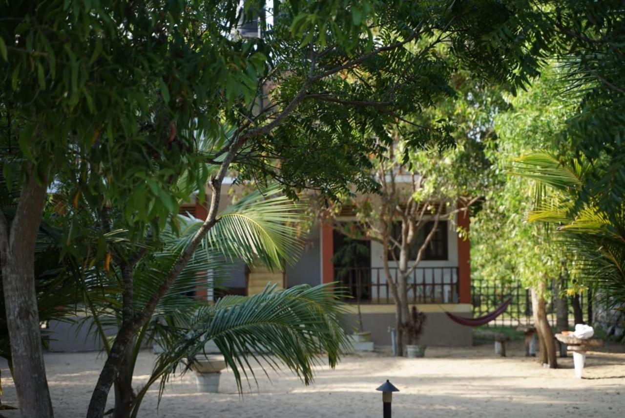 Aloha Beach Resort Tangalle Eksteriør bilde